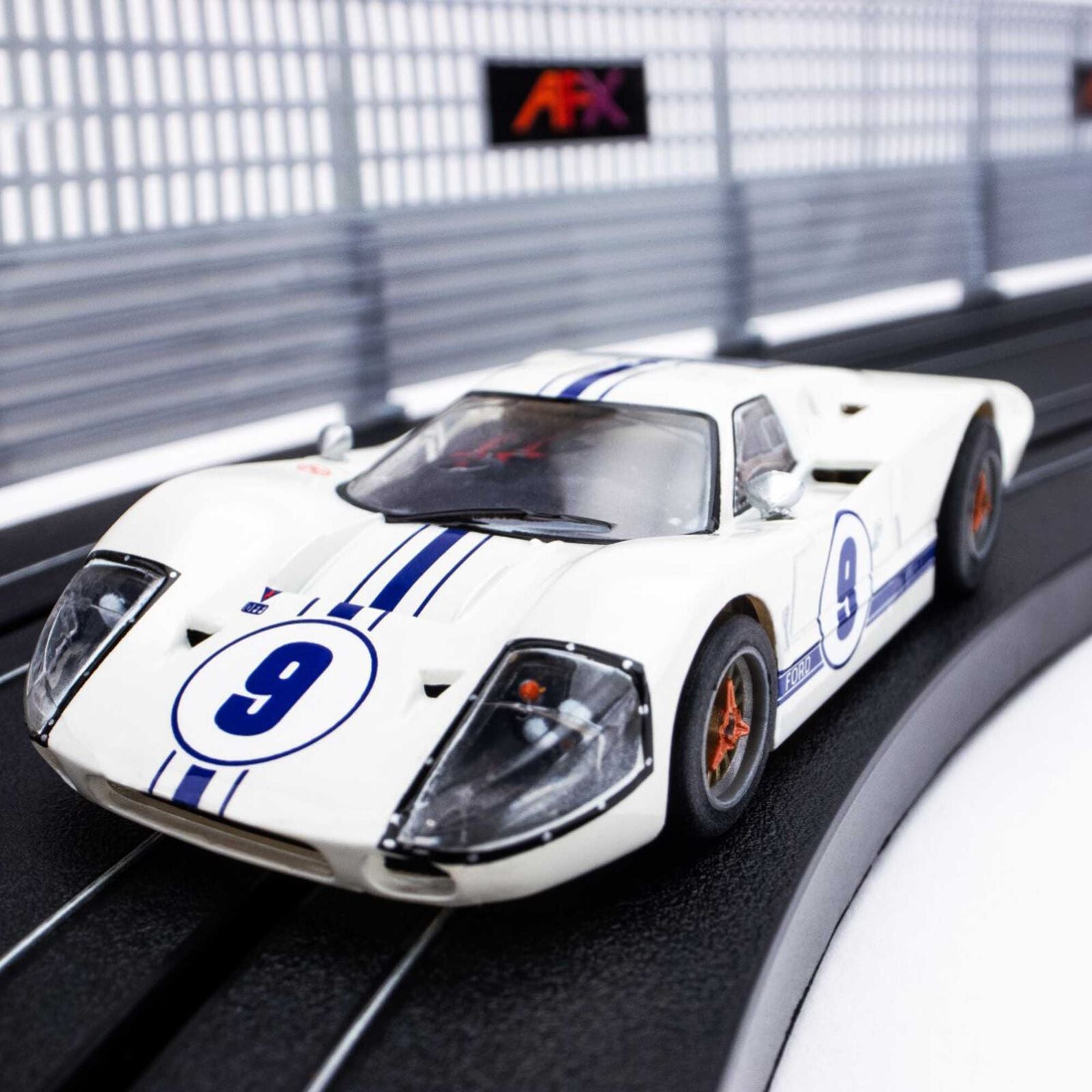 AFX - Ford GT40 Mark IV #9 Slot Car, White, Escala 1/64