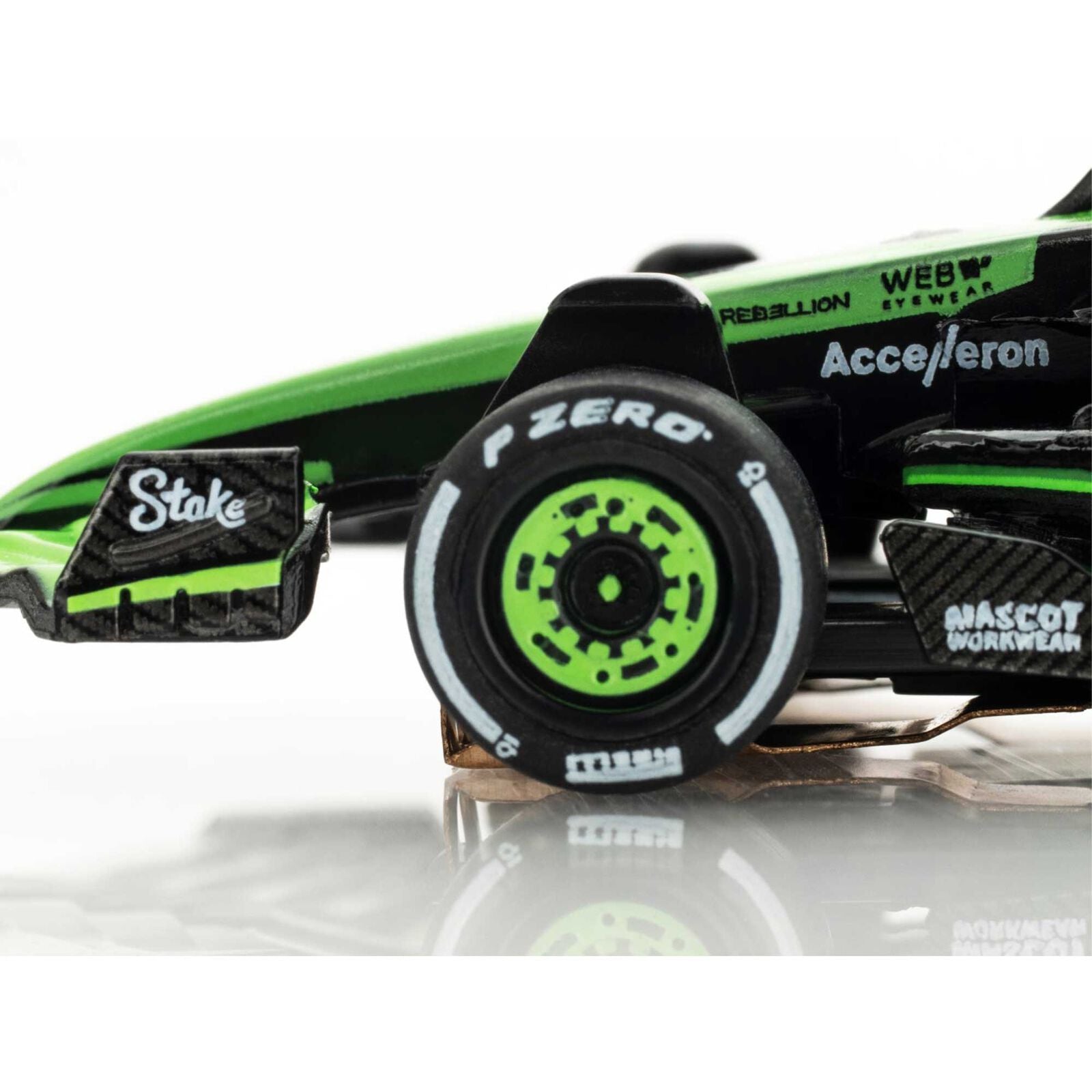 AFX - Sauber Formula-1 C44 #24 FY Slot Car, Escala 1/64