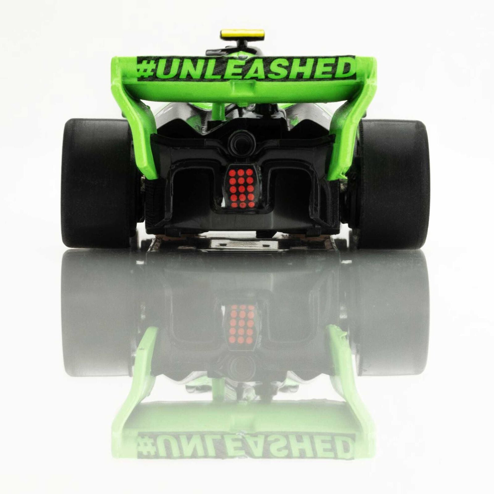 AFX - Sauber Formula-1 C44 #24 FY Slot Car, Escala 1/64