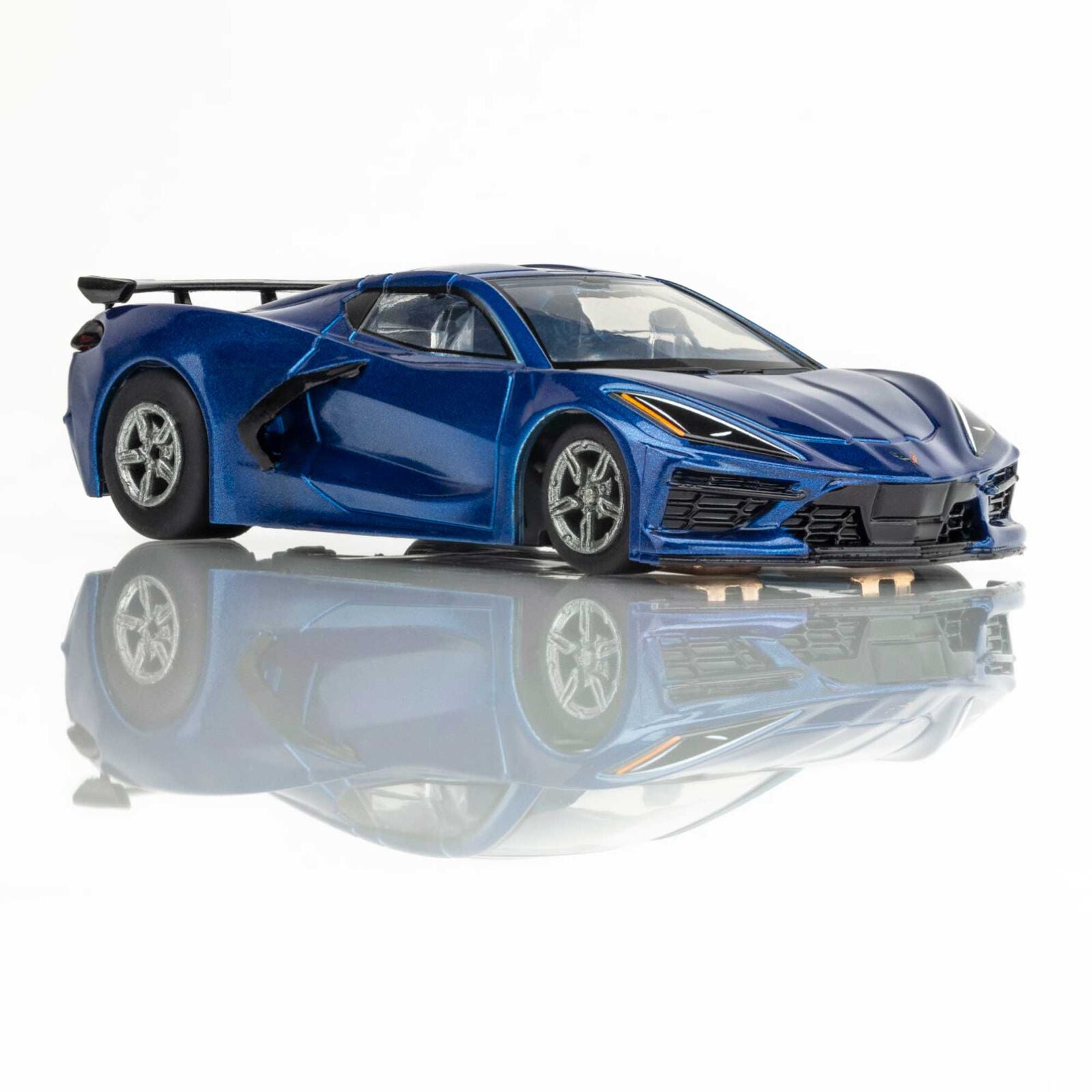AFX - Corvette C8 Slot Car, Metallic Riptide Blue, Escala 1/64