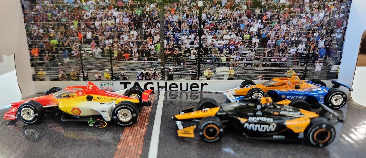 Greenlight - 2024 Indianapolis 500 Podium 3-Car Set - #2 Josef Newgarden, #5 Pato O'Ward, #9 Scott Dixon, escala 1:64
