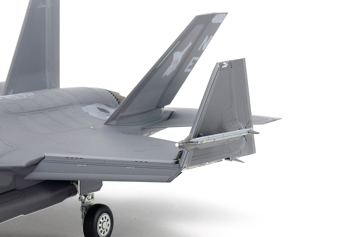 Tamiya - 1/48 Lockheed Martin F-35 C Lightning II Plastic Model Kit