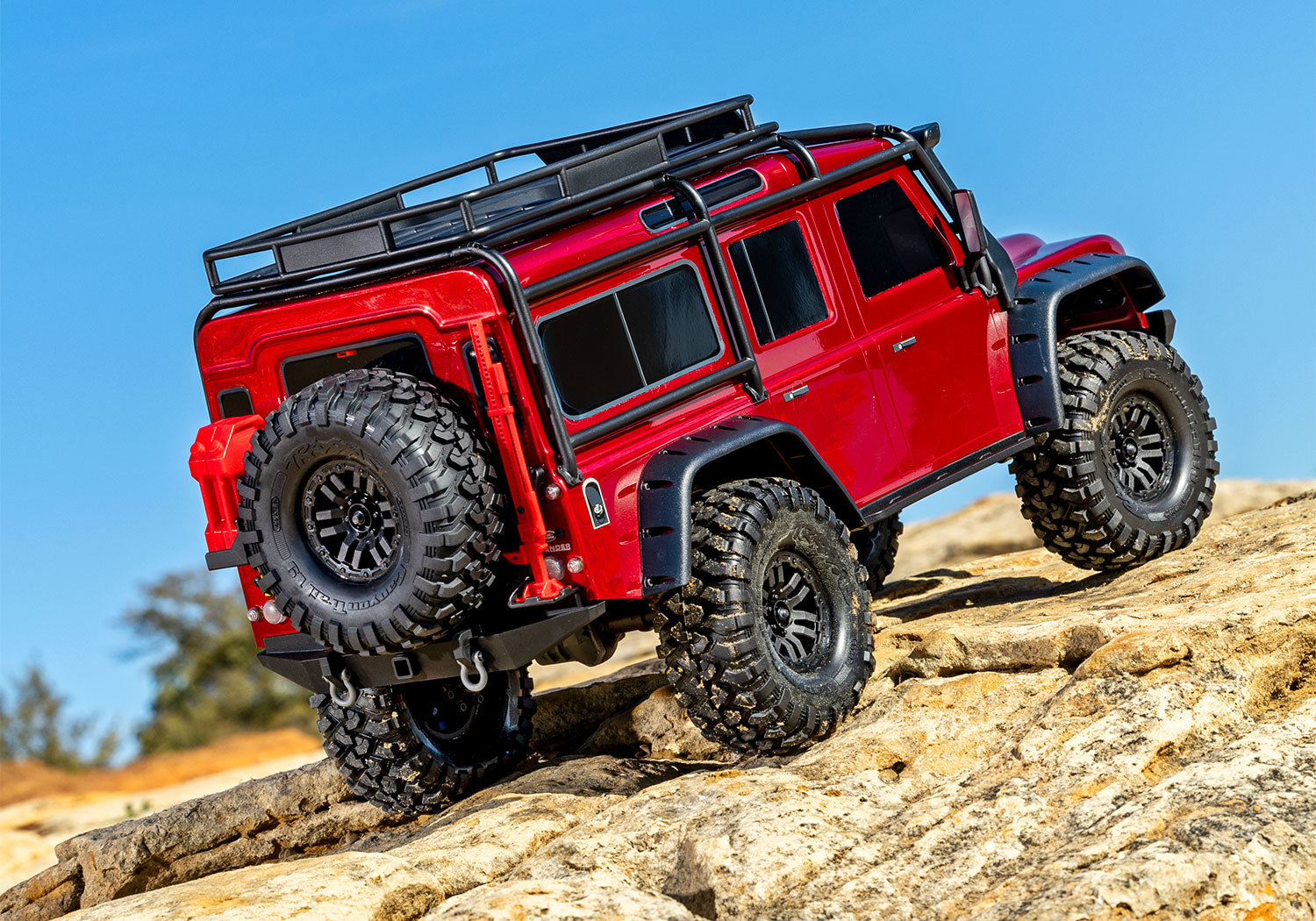 Traxxas - TRX-4 1/10 Scale & Trail Rock Crawler w/Land Rover Defender Body w/XL-5 ESC & TQi 2.4GHz Radio, Roja