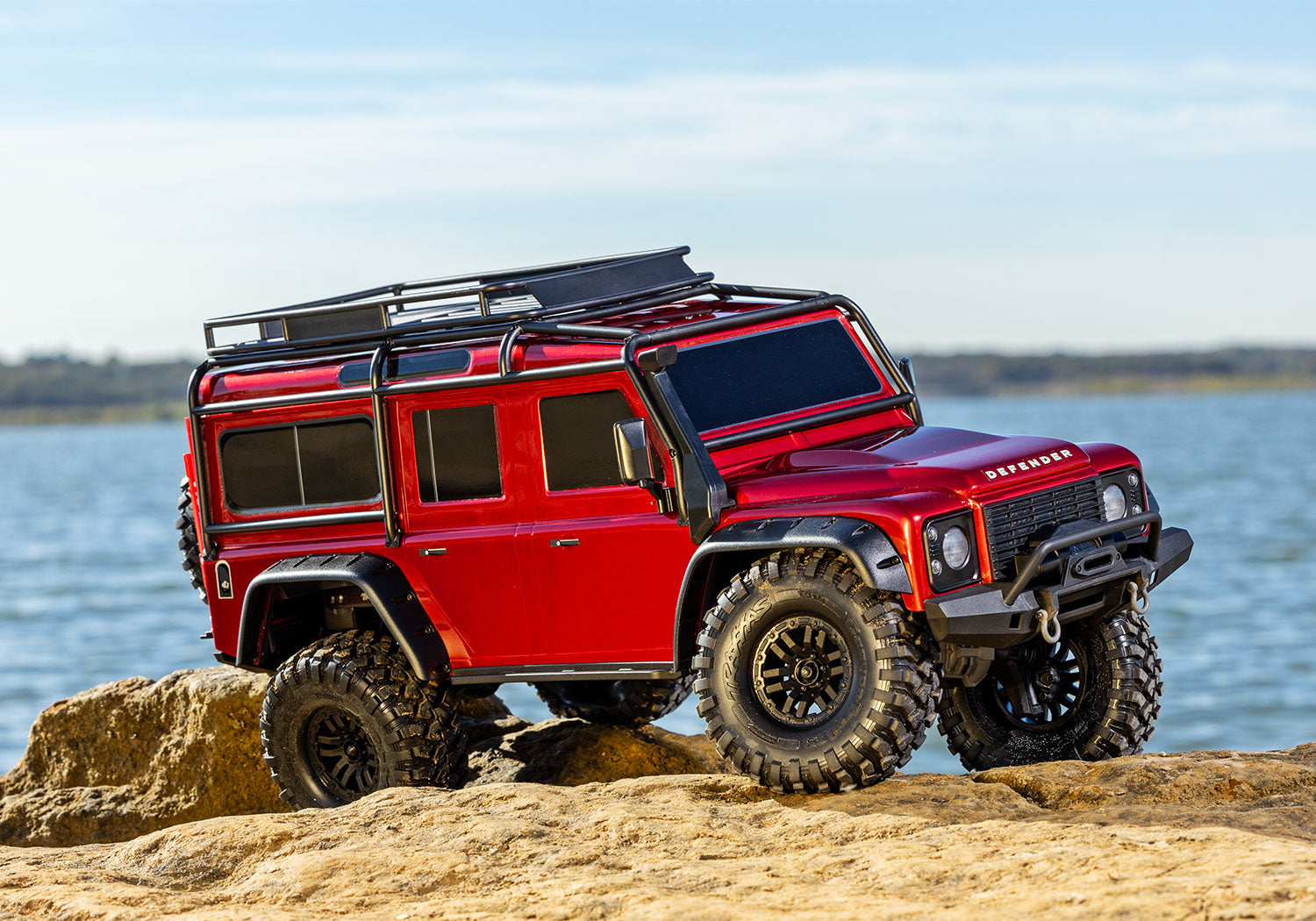 Traxxas - TRX-4 1/10 Scale & Trail Rock Crawler w/Land Rover Defender Body w/XL-5 ESC & TQi 2.4GHz Radio, Roja