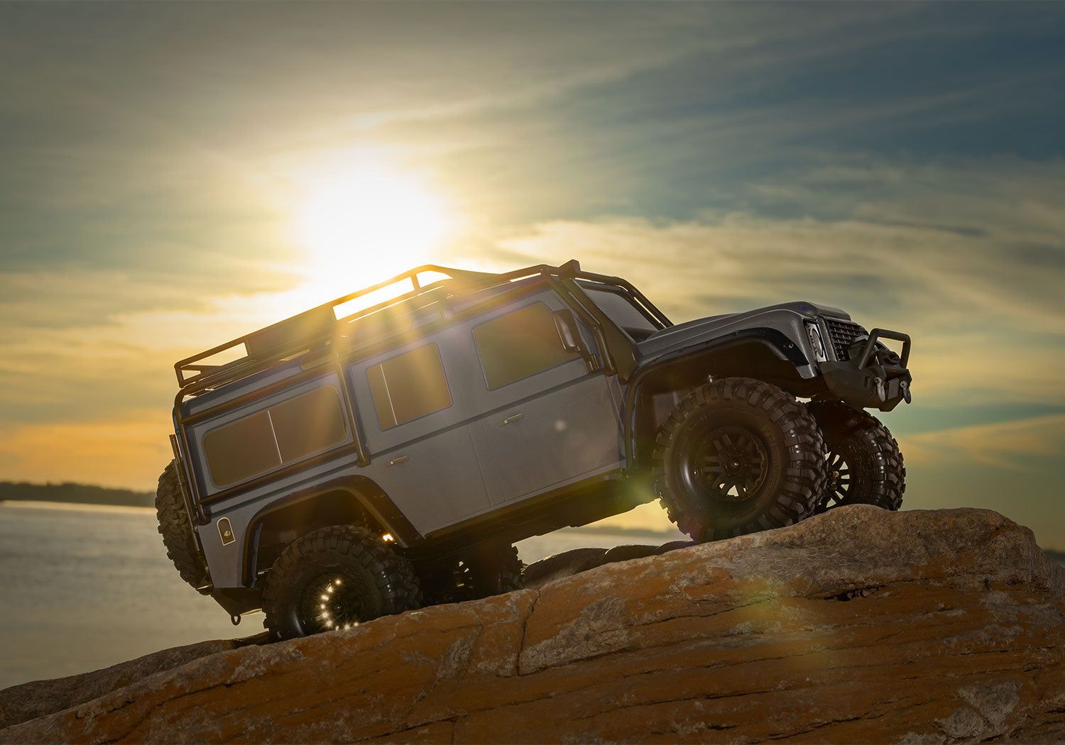 Traxxas - TRX-4 1/10 Scale & Trail Rock Crawler w/Land Rover Defender Body w/XL-5 ESC & TQi 2.4GHz Radio, Gris