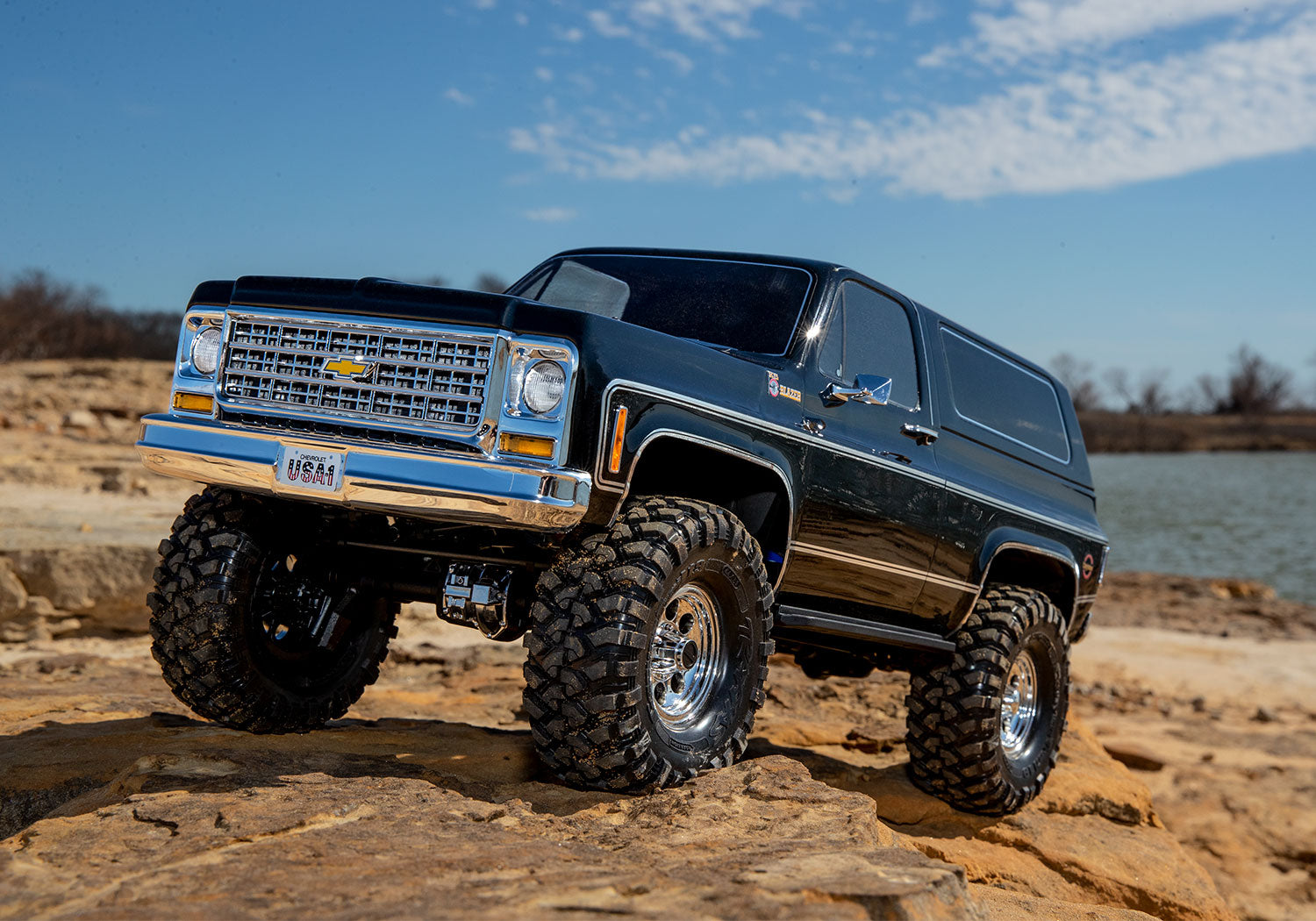 Traxxas - TRX-4® 1/10 Trail Crawler Truck w/1979 Chevy Blazer Clipless Body w/TQi 2.4GHz Radio, Negra