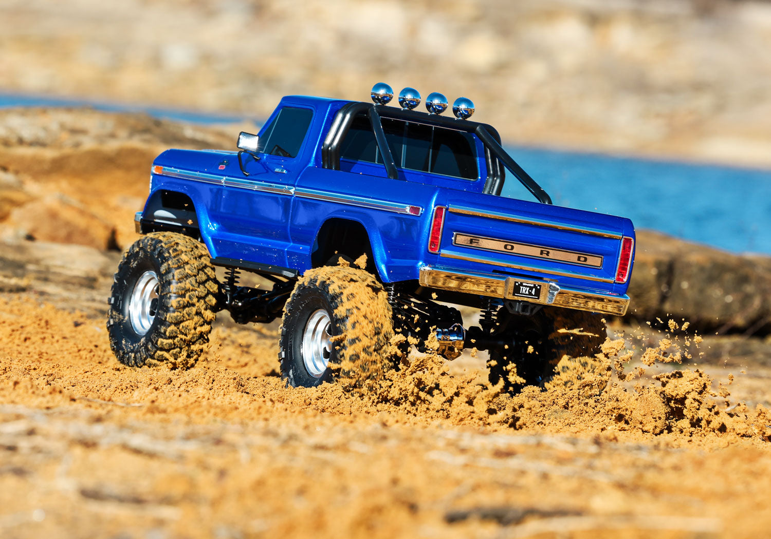Traxxas - TRX-4 1/10 High Trail Edition RC Crawler w/'79 Ford F-150 Ranger XLT Body & TQi 2.4GHz Radio, Azul