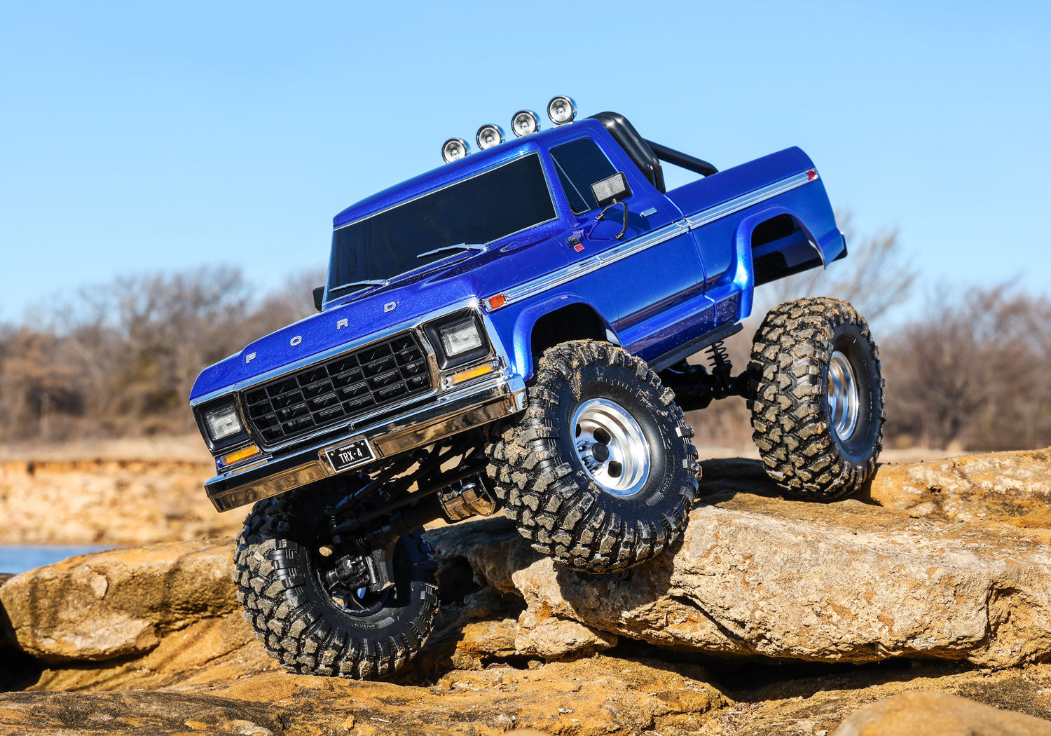 Traxxas - TRX-4 1/10 High Trail Edition RC Crawler w/'79 Ford F-150 Ranger XLT Body & TQi 2.4GHz Radio, Azul