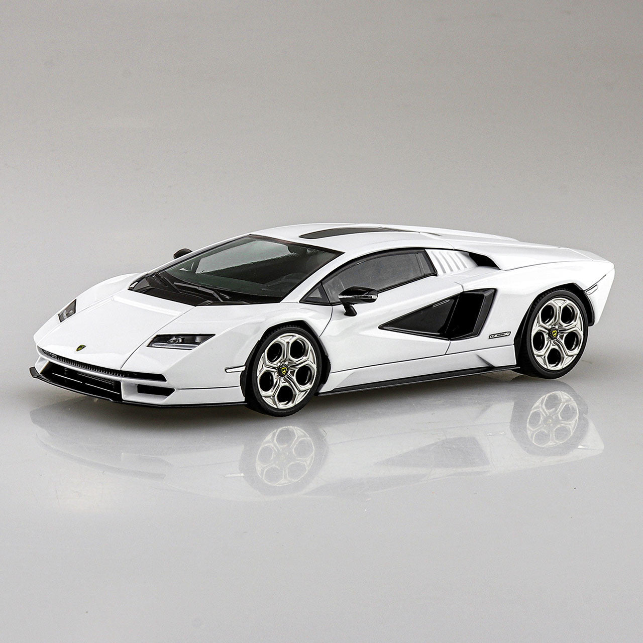 Aoshima Model Kits - 1/32 Snap Kit #19-A Lamborghini Countach LPI 800-4 (White)