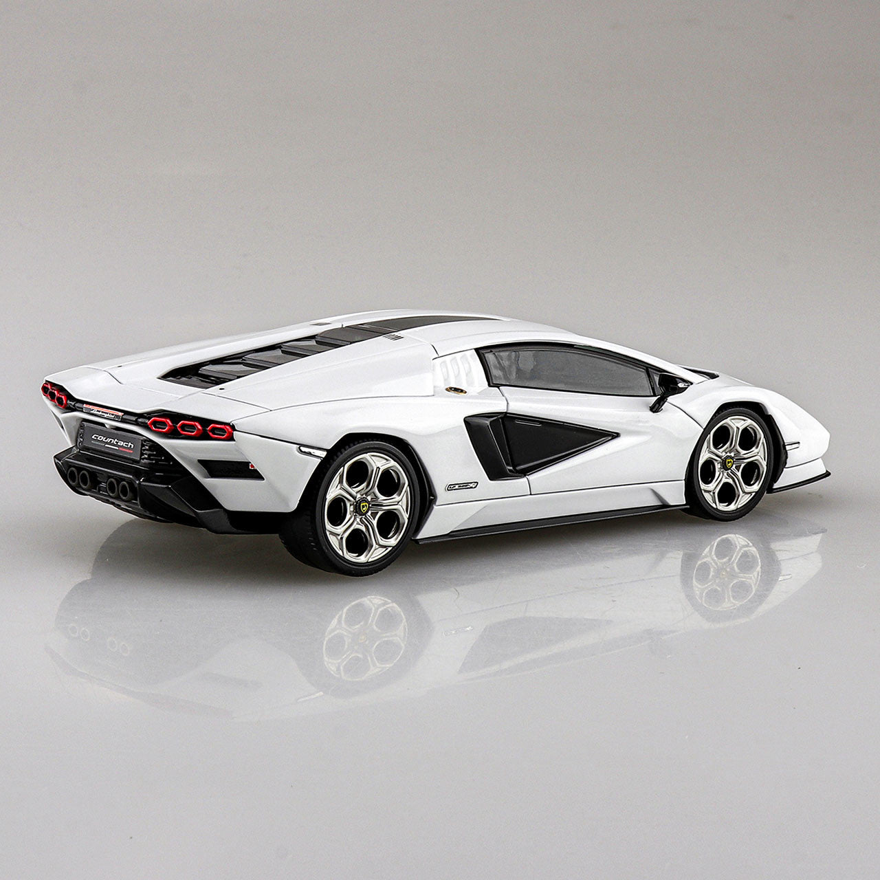 Aoshima Model Kits - 1/32 Snap Kit #19-A Lamborghini Countach LPI 800-4 (White)