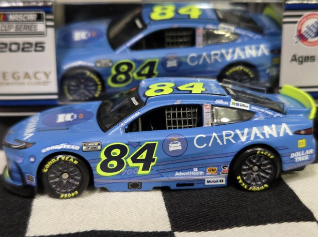 Lionel Racing - Jimmie Johnson #84 Carvana 700th Star 2025 Camry, escala 1:64