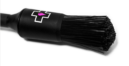 MUC-OFF - CEPILLO PARA LIMPAR Y DETALLAR TRANSMISION