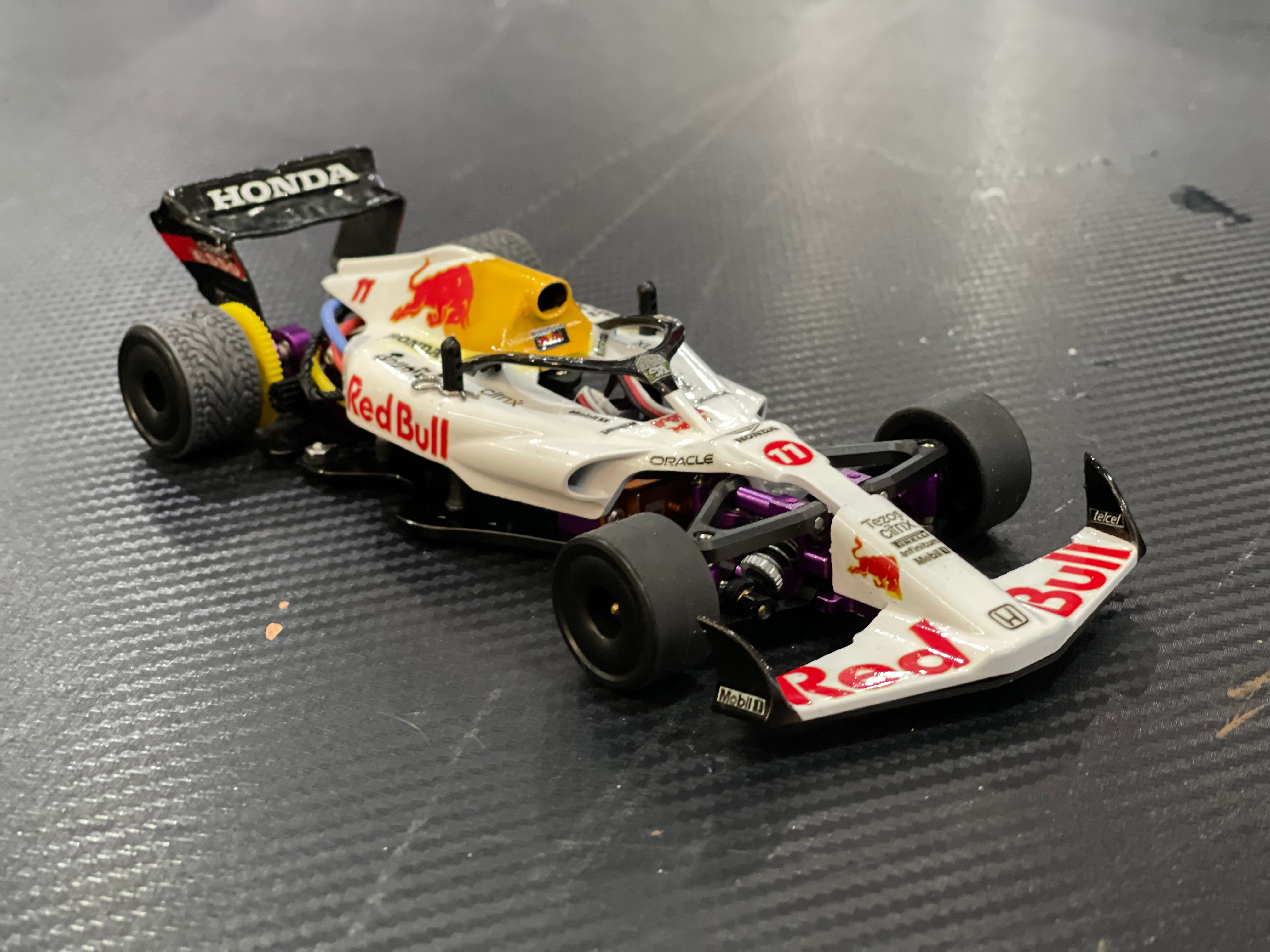 G Force - F1 Formula - Armado y Pintado - Redbull RB16B Sergio Checo Pérez GP Turquía