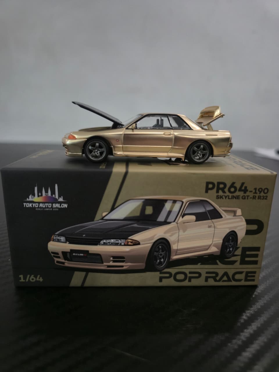 POP RACE - 1:64 Nissan Skyline GT-R R32 - Chrome Gold