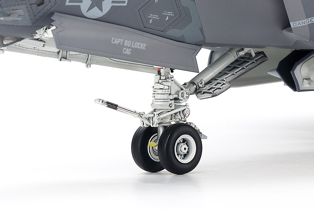 Tamiya - 1/48 Lockheed Martin F-35 C Lightning II Plastic Model Kit