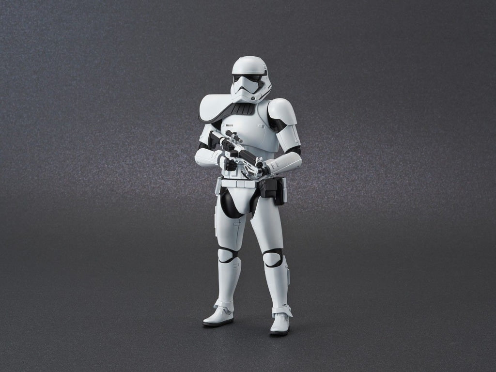 Bandai - 1/12 First Order Stormtrooper De La Versión Rise Of The Skywalker En Existencia