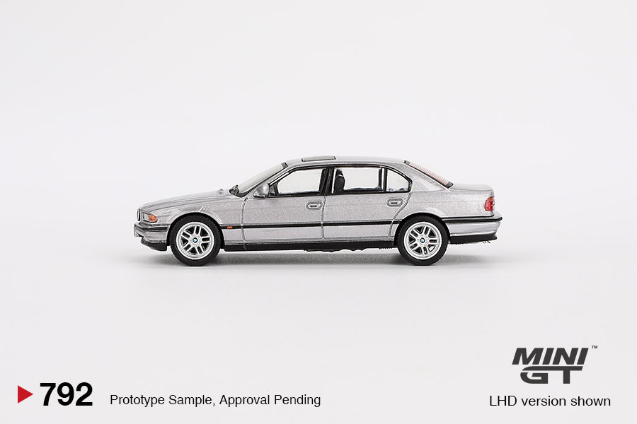 Mini GT - BMW 750IL Aspen Silver Metallic 1/64