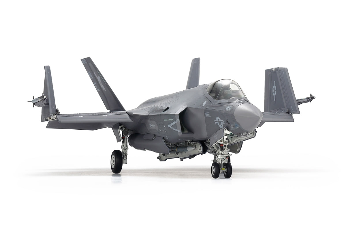Tamiya - 1/48 Lockheed Martin F-35 C Lightning II Plastic Model Kit