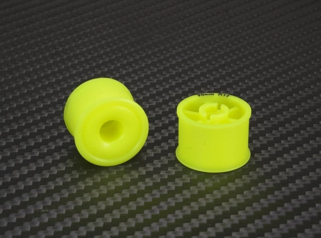 Pn Racing - Mini-Z 2Wd Machine Delrin Cut Yellow Formula 14X20Mm Flanged Wheel R14 En Existencia