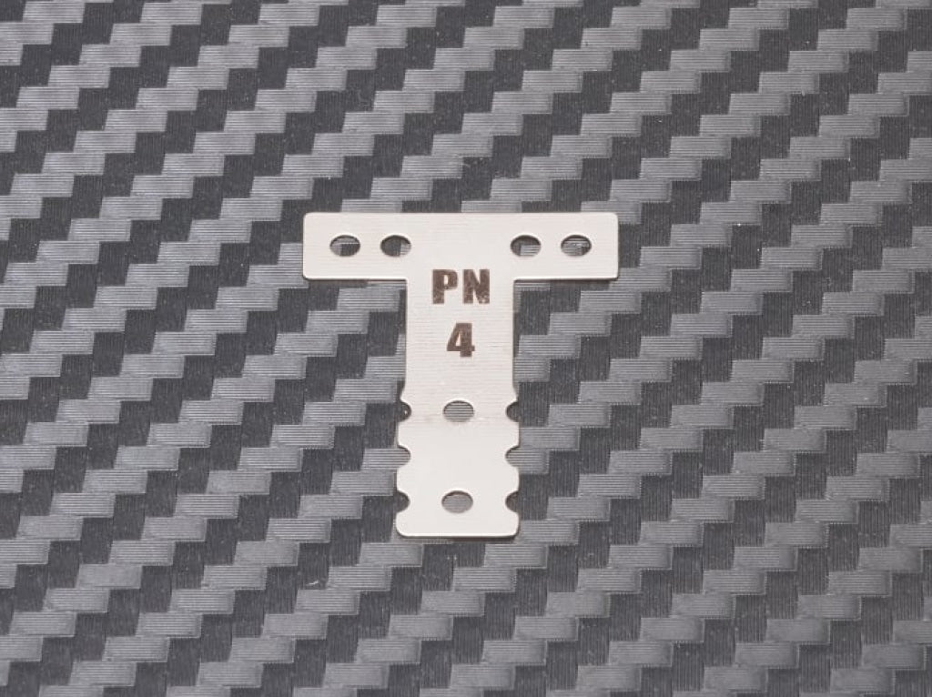 Pn Racing - Mini-Z Mr03 Mm Spring Steel T-Plate #4 En Existencia