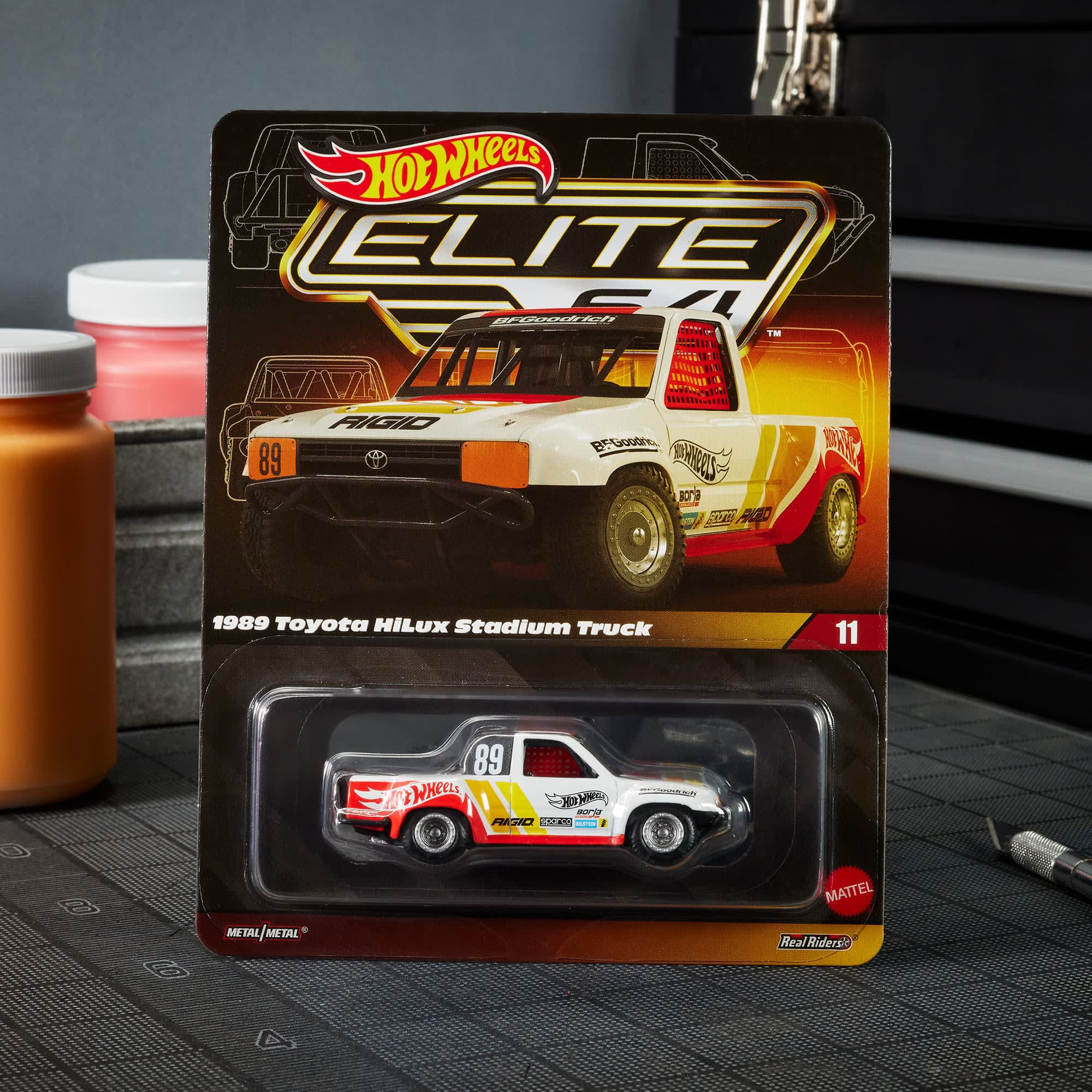 Mattel - Hot Wheels Elite 64 1989 Toyota HiLux Stadium Truck