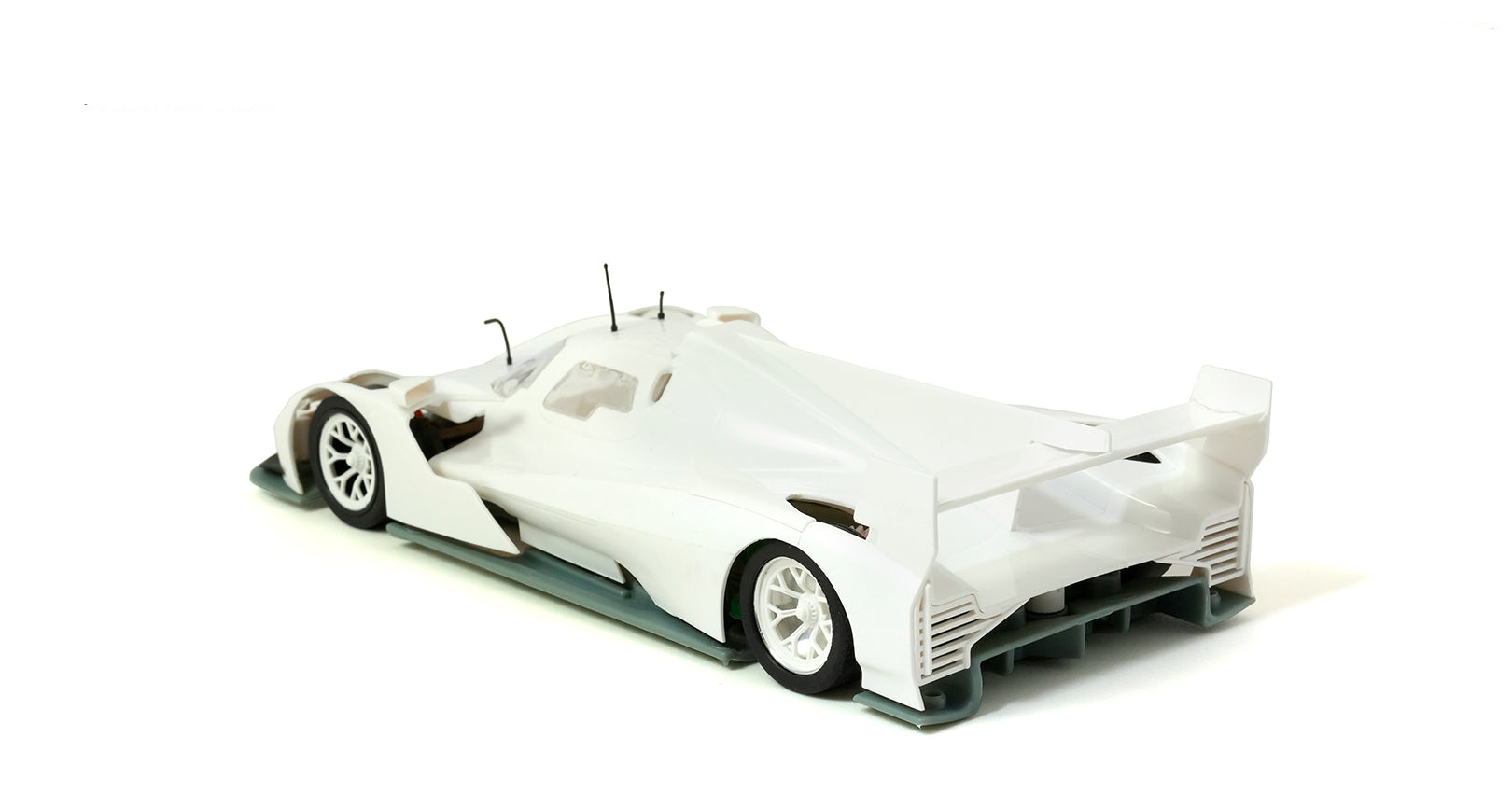 ScaleAuto - Cadillac V-LMdH Hypercar White Racing Kit Anglewinder RT4