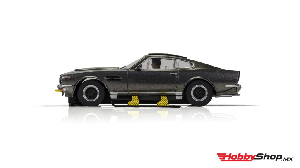 Scalextric - James Bond Aston Martin V8 The Living Daylights Escala 1/32 En Existencia