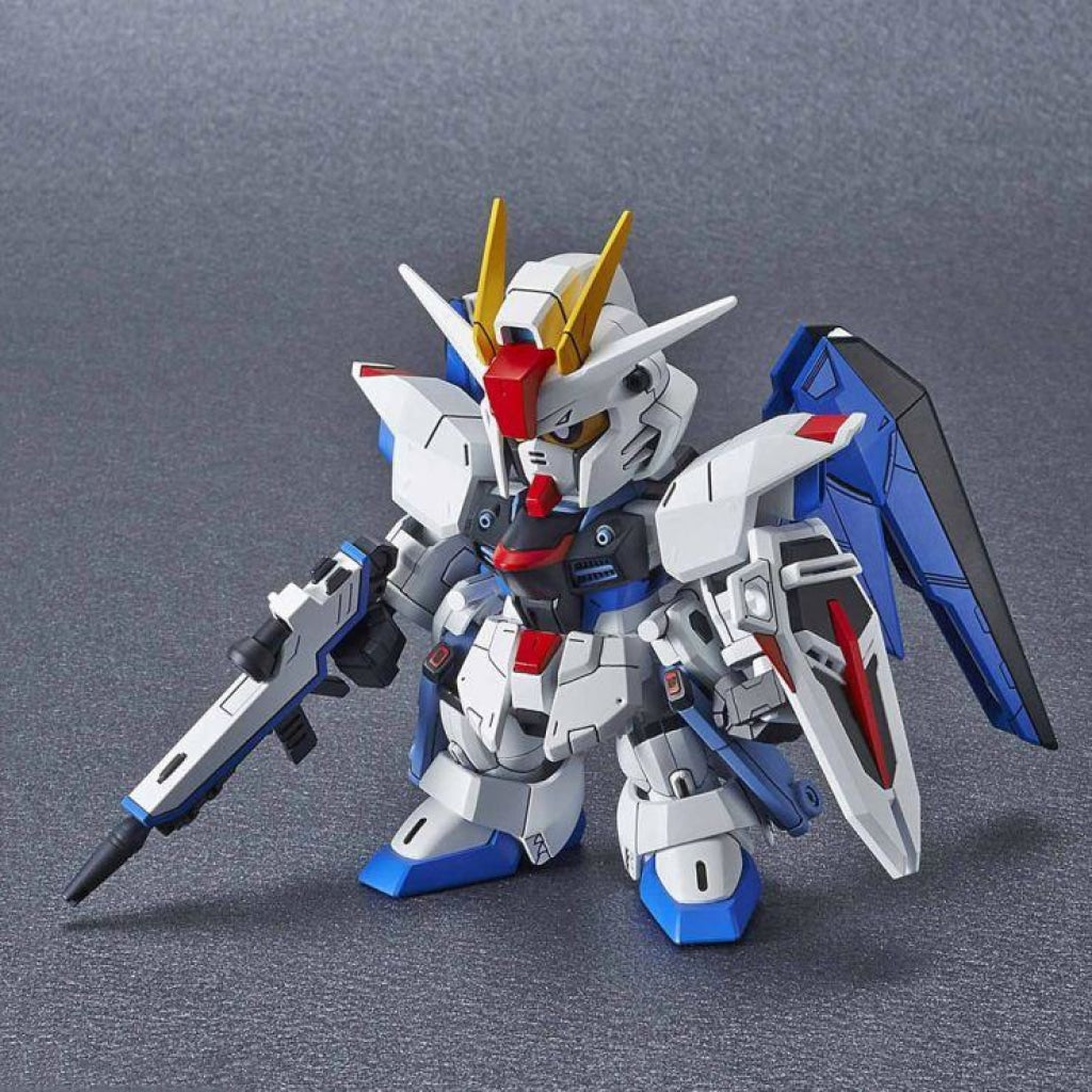 Bandai - #08 Freedom Gundam Sdgcs Model Kit From Seed Sobrepedido